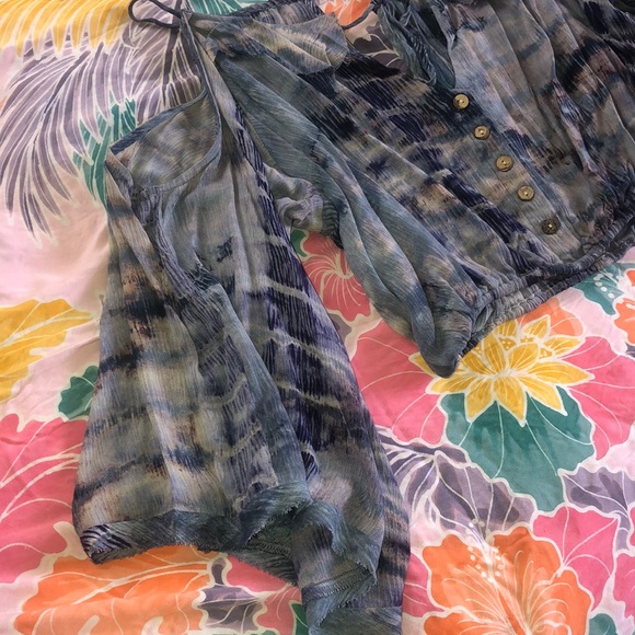 Cold shoulder top - Picture 3 of 4